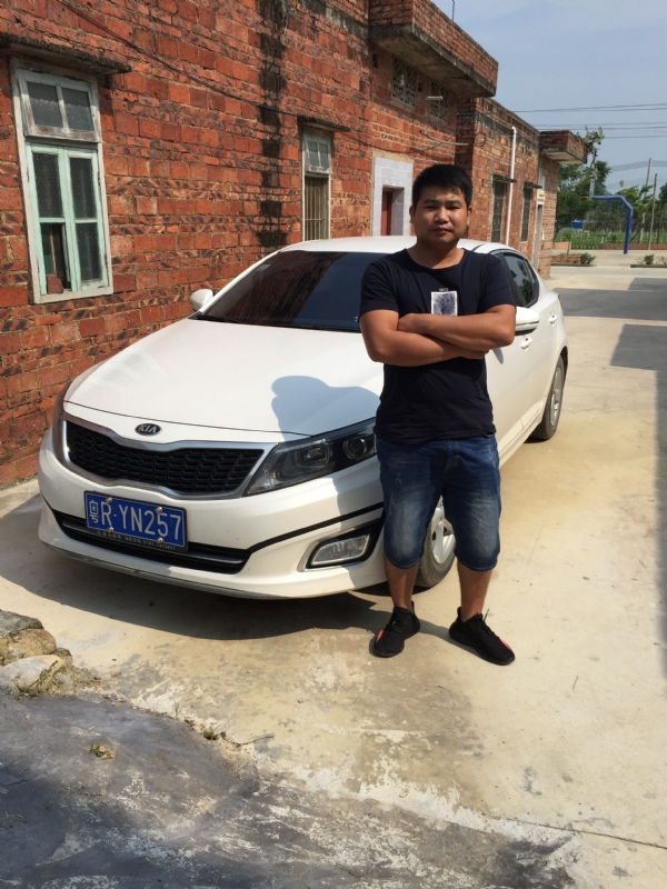 独坐街头的第三张照片--清远闪婚服务中心